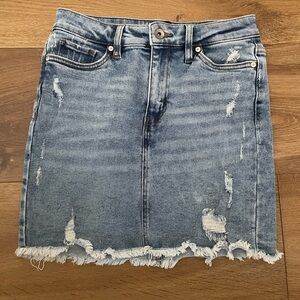 Kendall and Kylie 26 Distressed Denim Skirt W/pockets